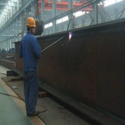 湖北钢构公司采用钢结构的火焰矫正法校正钢柱钢梁