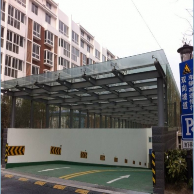 钢结构公司停车出入口钢化夹胶玻璃雨棚